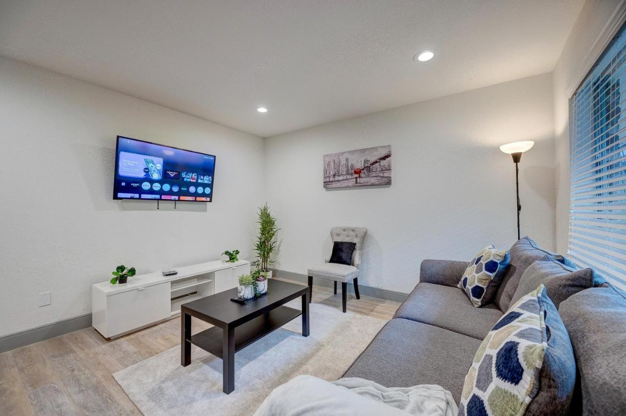 Trendy Midtown Apt, Walk To Shops & Sites, Pets Ok Houston Exteriör bild